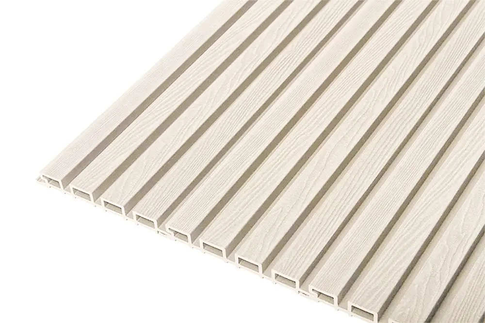 kunststof-gevelbekleding-licht-beige-aan-elkaar.webp